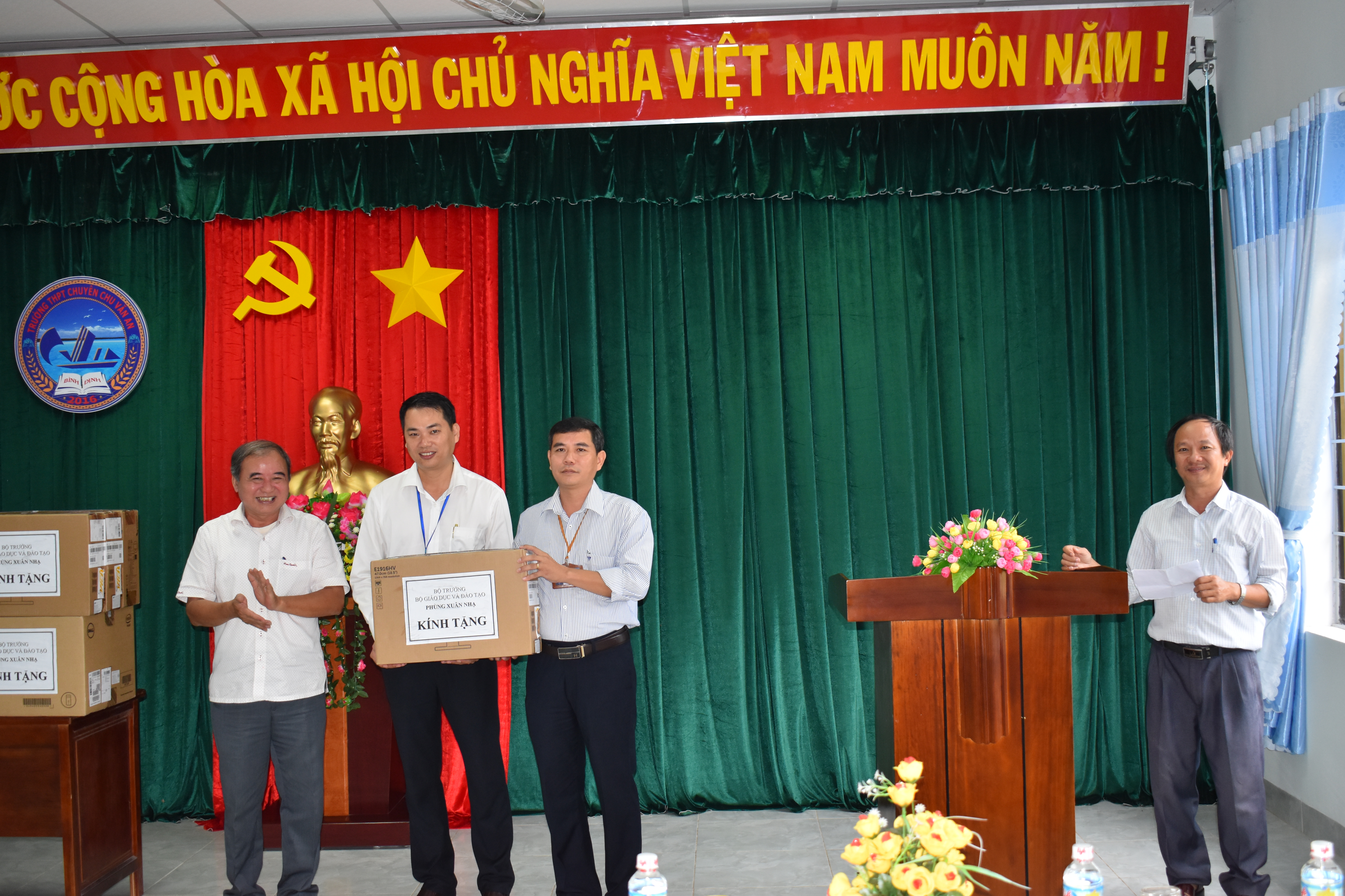 Giám đốc Sở GD&ĐT Đào Đức Tuấn làm việc với Trường THPT Chuyên Chu Văn An