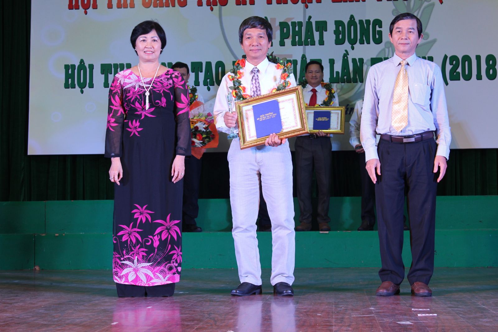 Hướng đến kỷ niệm 35 năm ngày Nhà giáo Việt Nam (20/11/1982-20/11/2017): Tấm gương người thầy tâm huyết với sự nghiệp trồng người.