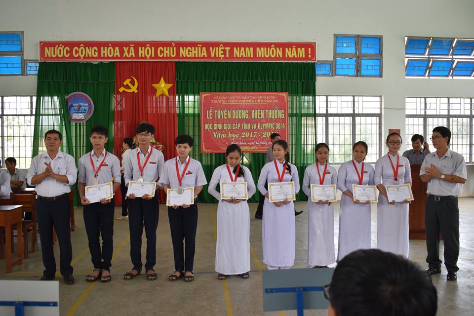 Lễ tuyên dương, khen thưởng học sinh giỏi cấp tỉnh và olympic 30-4 năm học 2017-2018